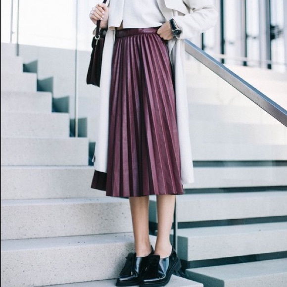 H\u0026M Skirts | Hm Pleated Midi Skirt 